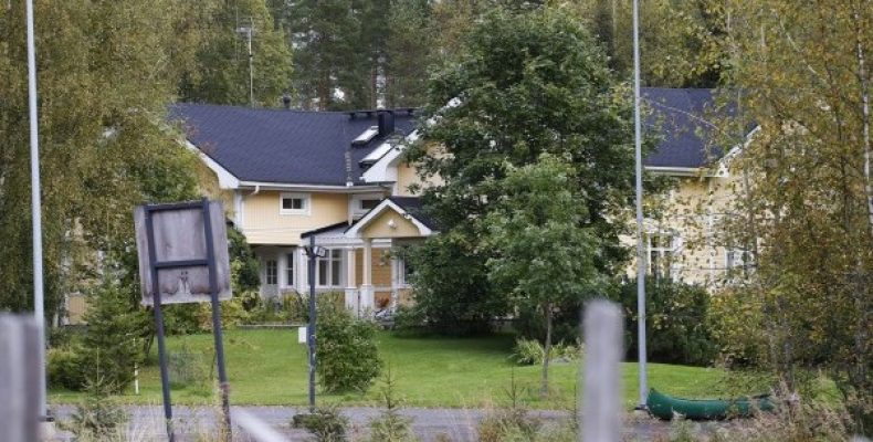 Премьер-министр Финляндии продал дом, который обещал отдать беженцам
