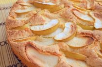 Бисквитный пирог с яблоками Этот легкий в приготовлении