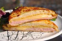 Сэндвич “Монте-Кристо” Ингредиенты (на 2 сэндвича): 4 ломтика