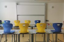 Столы, парты, стулья для школьников начальных классов: современная школьная мебель
