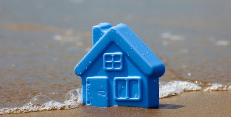 Недорогое жилье у моря — как выгодно бронировать