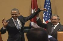 Рауль Кастро не позволил Обаме похлопать себя по