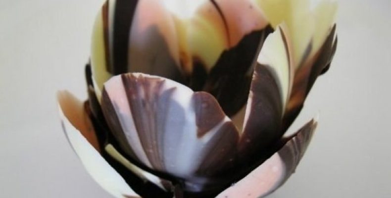 Шоколадные креманки-тюльпаны Хотите удивить гостей необычной подачей десерта?