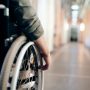 Как пользоваться инвалидной коляской: основы