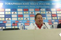 Главный тренер сборной России Леонид Слуцкий после победы