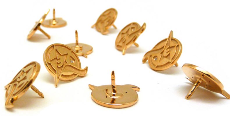 Значки из золота – изготовление в ювелирной мастерской