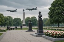 В Горно-Алтайске почтили память героев и открыли выставочный самолет в Парке Победы